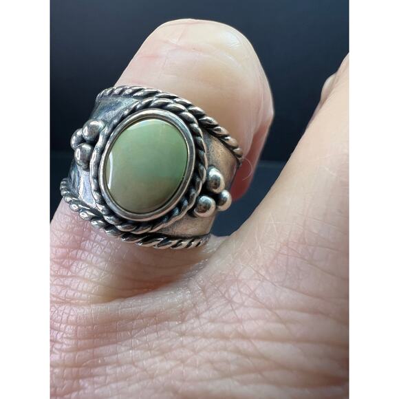 Vintage Sterling Silver Size 6 Ring | Artisan Style Green Cabochon Band - Picture 13 of 14